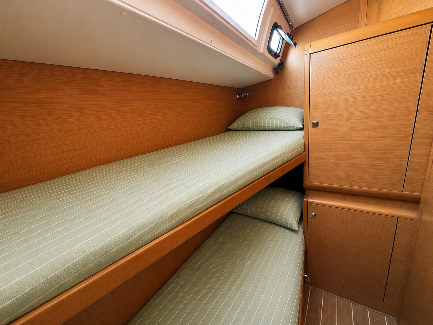 1 cabine avec lits superposés - Jeanneau Sun Odyssey 509